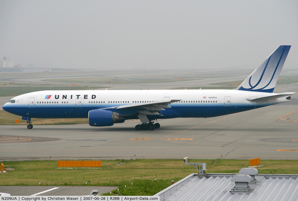 N209UA, 1999 Boeing 777-222 C/N 30215, United Airlines