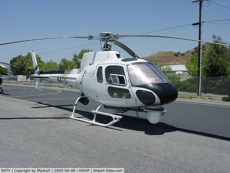 N4TV, 1996 Eurocopter AS-350B-2 Ecureuil Ecureuil C/N 2936, N4TV AS-350 B2 on the line at KWHP