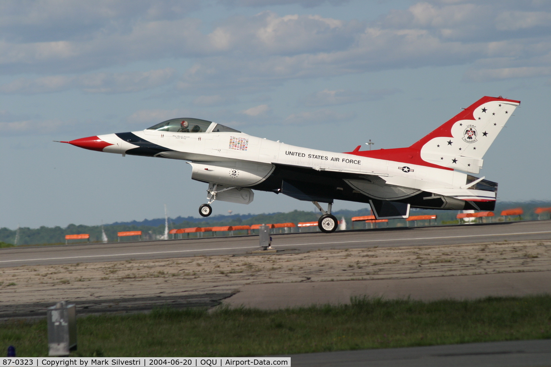 87-0323, 1987 General Dynamics F-16C Fighting Falcon C/N 5C-854, Quonset Pt, RI 2004