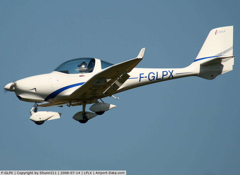 F-GLPX, Aquila A210 (AT01) C/N AT01-168, Landing rwy 22 for an Airshow