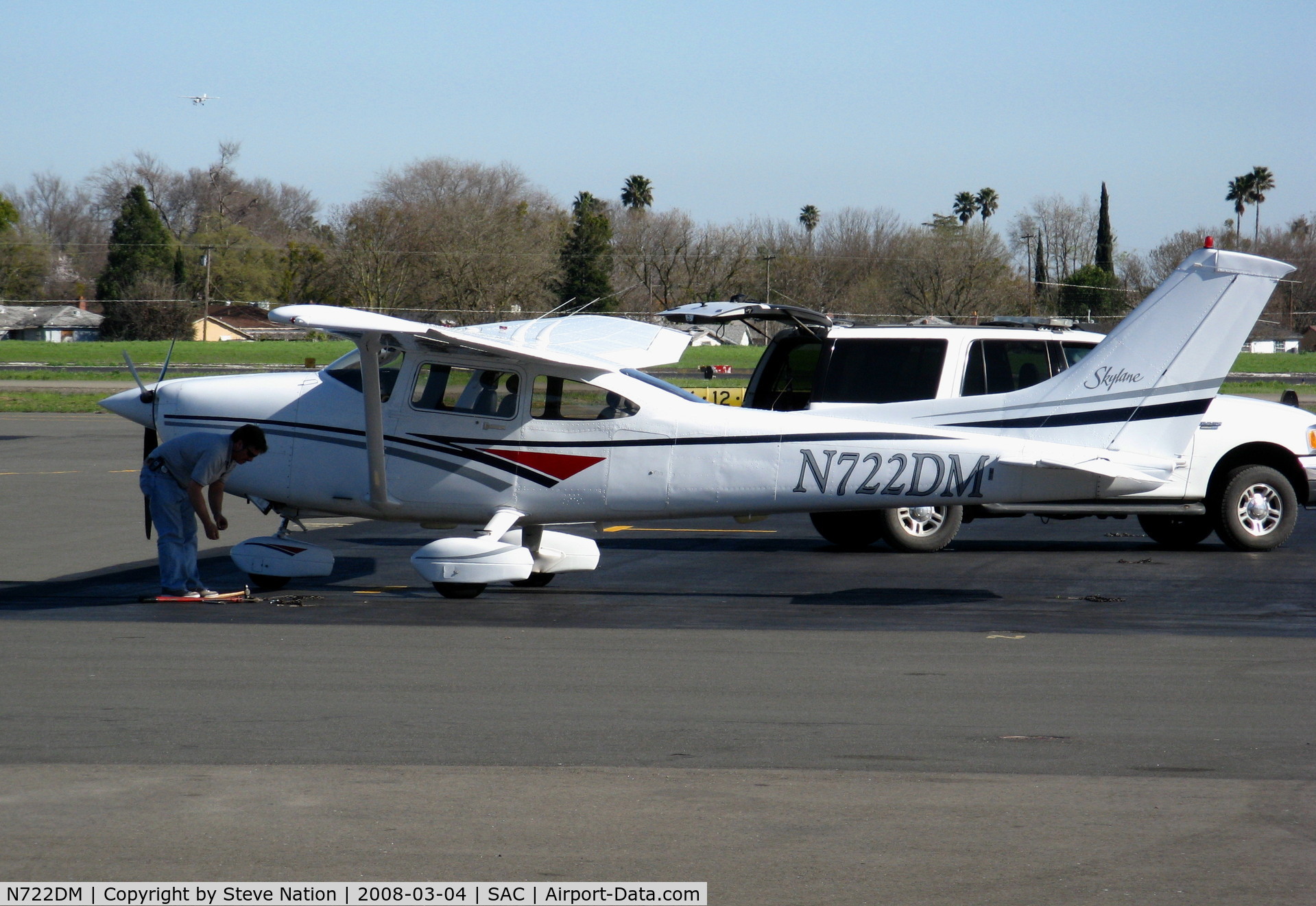 N722DM, 1998 Cessna 182S Skylane C/N 18280199, U.S. Wire Manufacturrs (San Mateo, CA) 1998 Cessna 182S @ Sacramento Executive Airport, CA