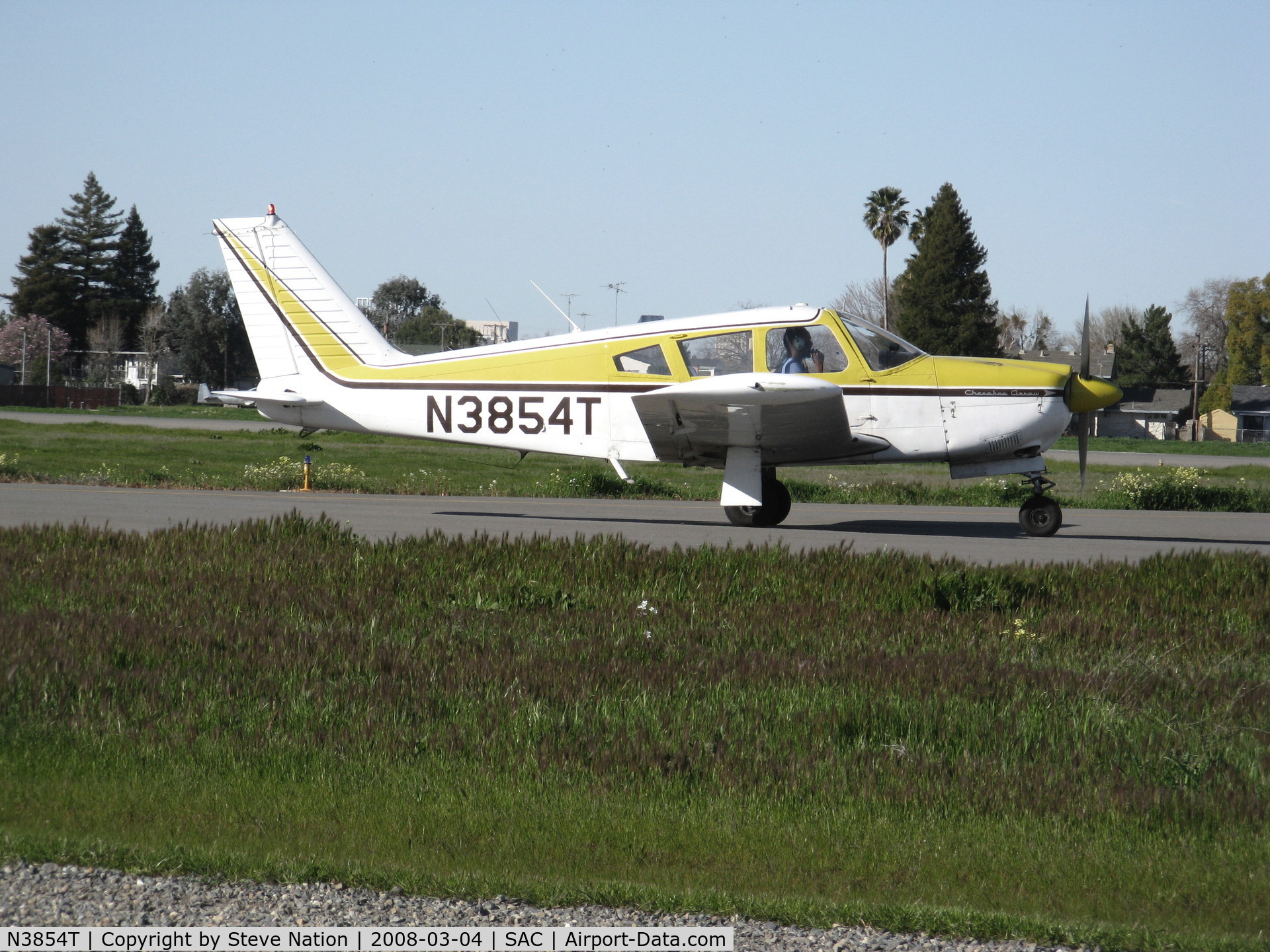 N3854T, 1967 Piper PA-28R-180 Cherokee Arrow C/N 28R-30176, 1967 Piper PA-28R-180 taxying @ Sacramento Executive Airport, CA