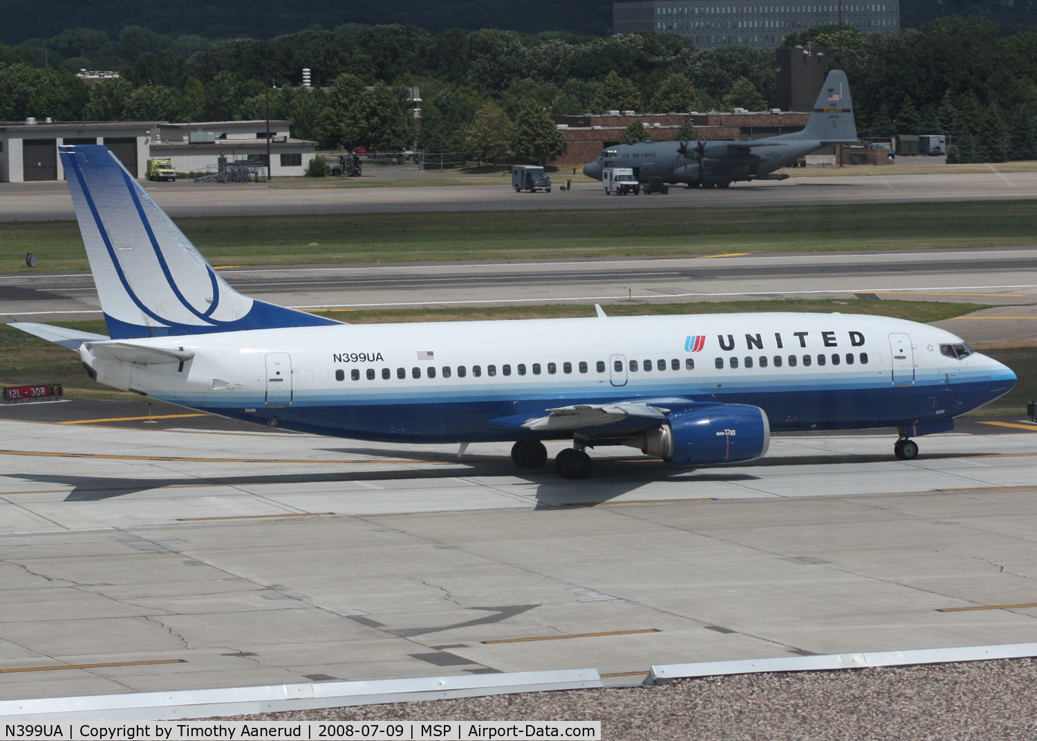 N399UA, 1990 Boeing 737-322 C/N 24674, Taxing to 30R