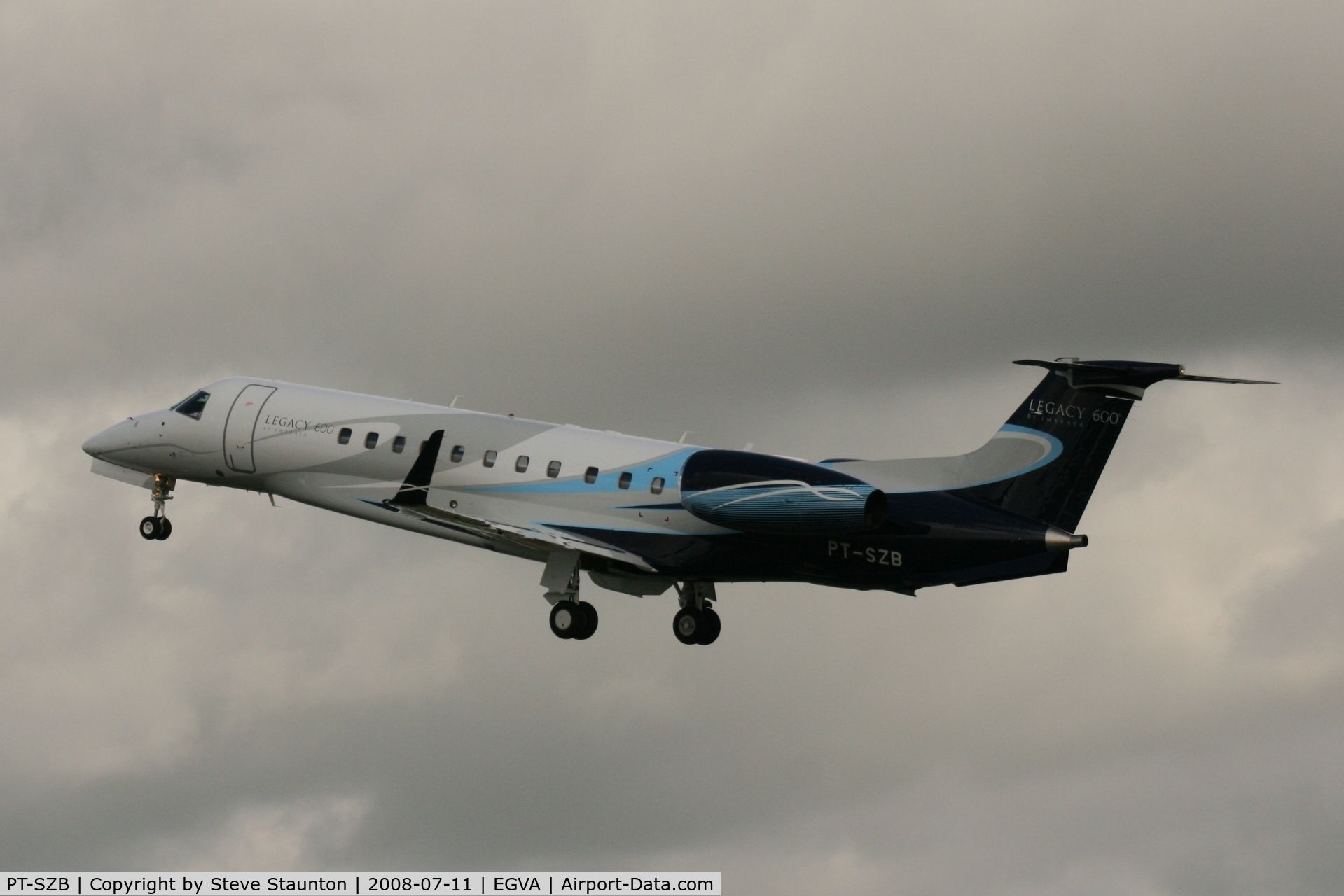 PT-SZB, 2008 Embraer EMB-135BJ Legacy 600 C/N 14501029, Taken at the Royal International Air Tattoo 2008 during arrivals and departures (show days cancelled due to bad weather)