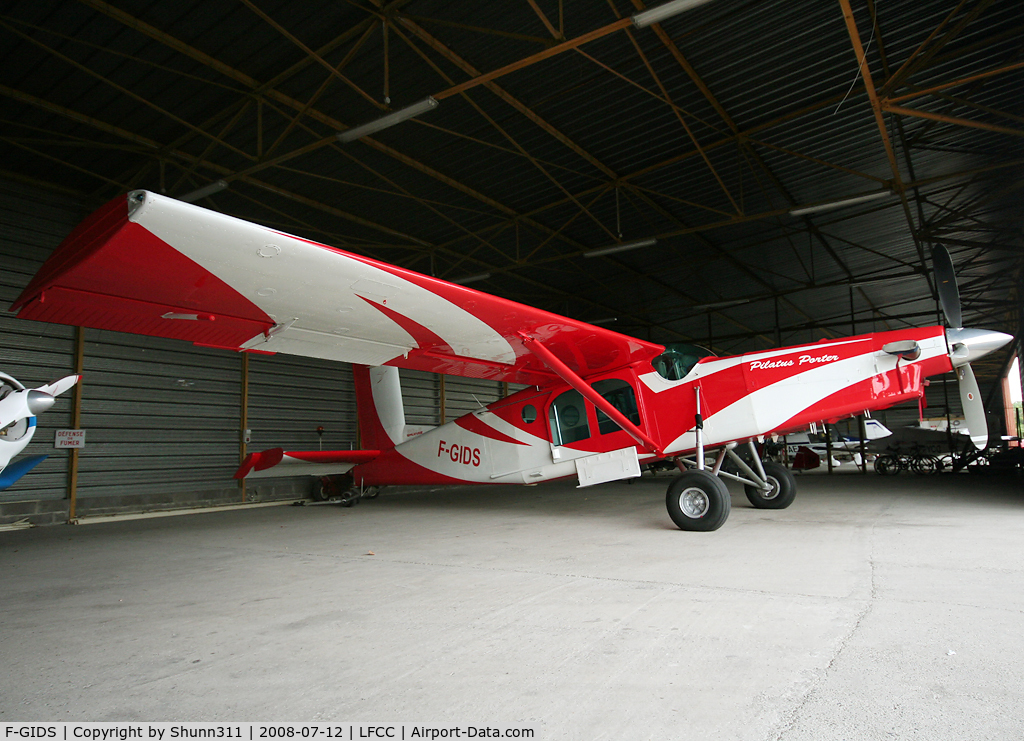 F-GIDS, Pilatus PC-6/B2-H2 C/N 584, Inside Airclub's hangard... Used for paratrooping here...