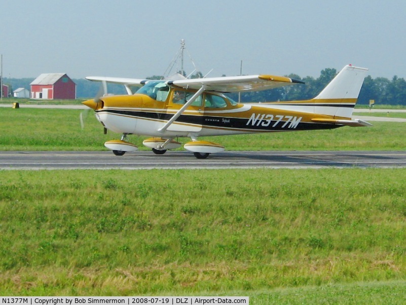 N1377M, 1972 Cessna 172L C/N 17260577, Departing Delaware, OH