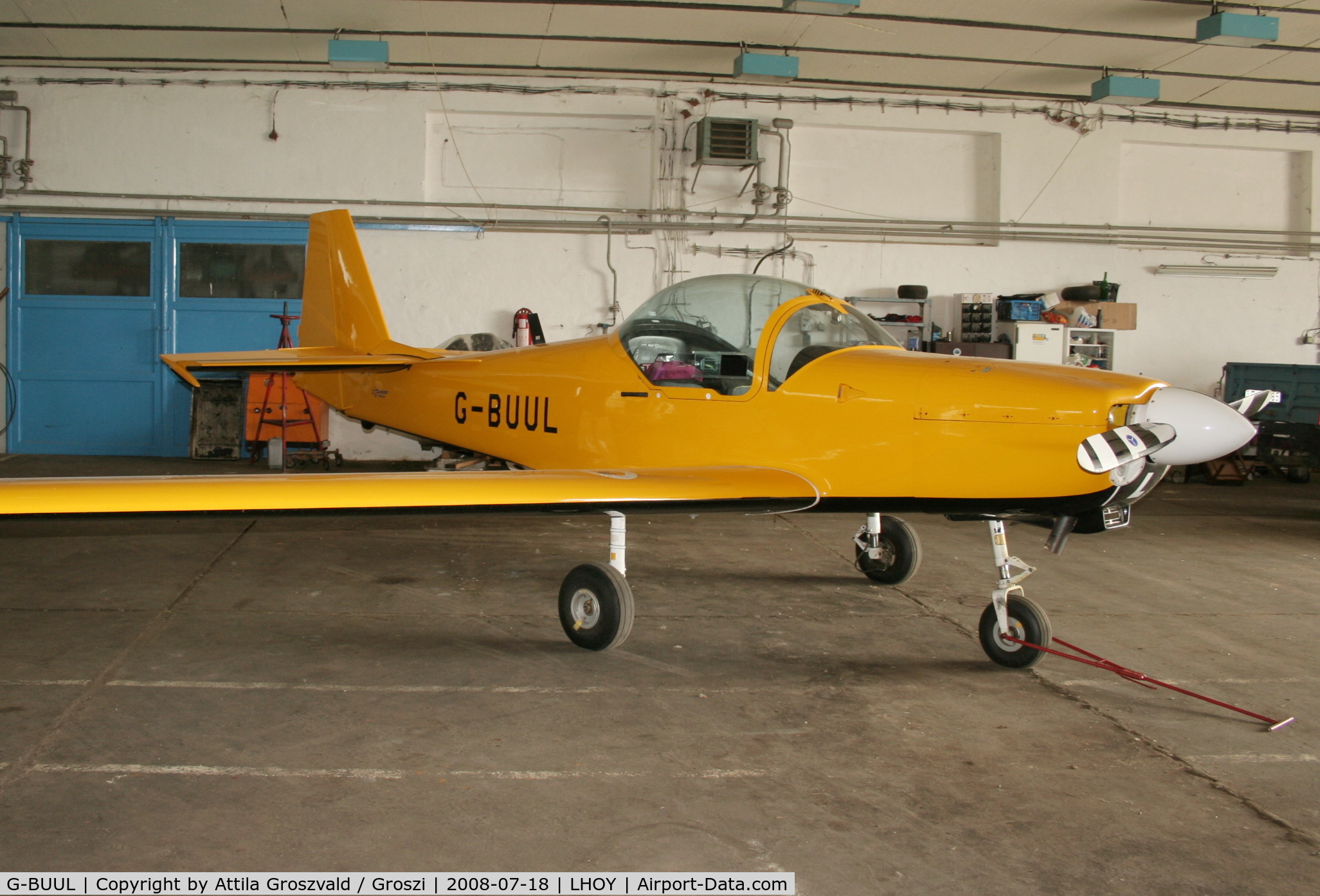 G-BUUL, 1993 Slingsby T-67M Firefly Mk2 C/N 2122, ?csény Airport / hangar