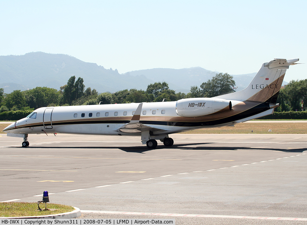 HB-IWX, 2004 Embraer EMB-135BJ Legacy 600 C/N 14500841, Waiting a new flight...