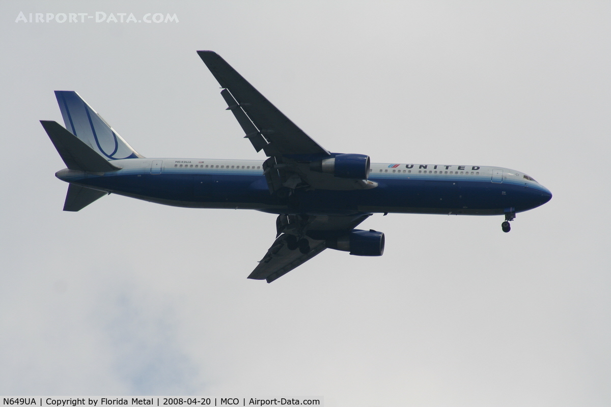 N649UA, 1992 Boeing 767-322 C/N 25286, United 767-300 arriving from IAD