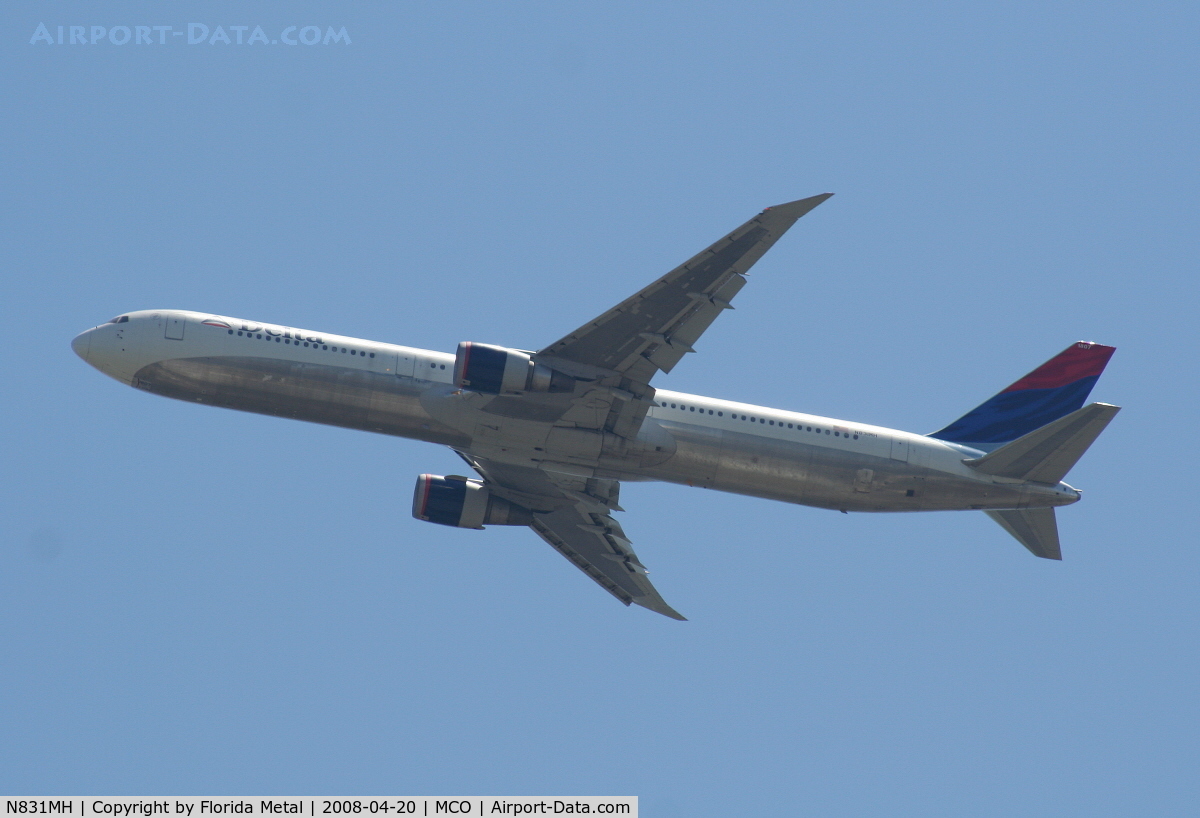 N831MH, 2000 Boeing 767-432/ER C/N 29702, Delta 767-400 departing to ATL