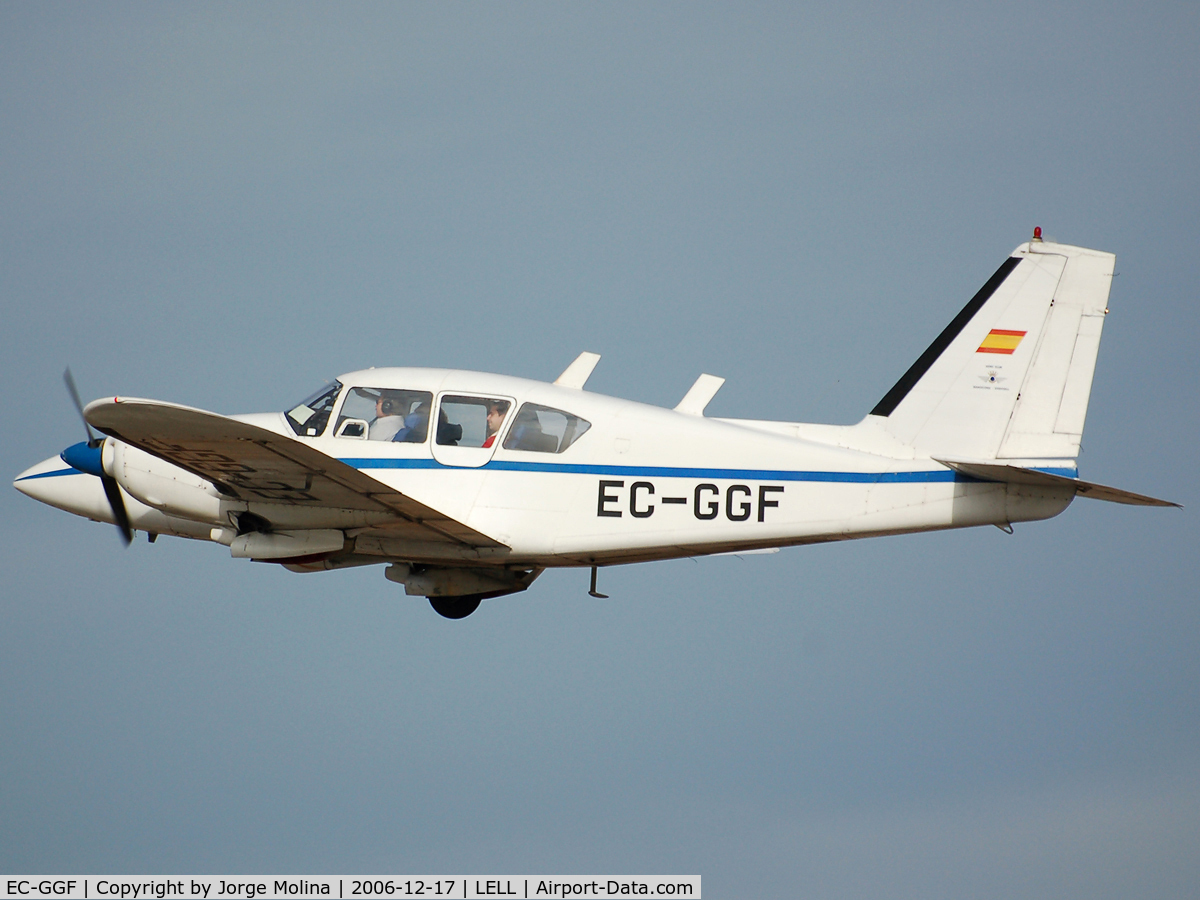 EC-GGF, 1972 Piper PA-23-250 Aztec E C/N 27-4810, Taking off RWY 31.