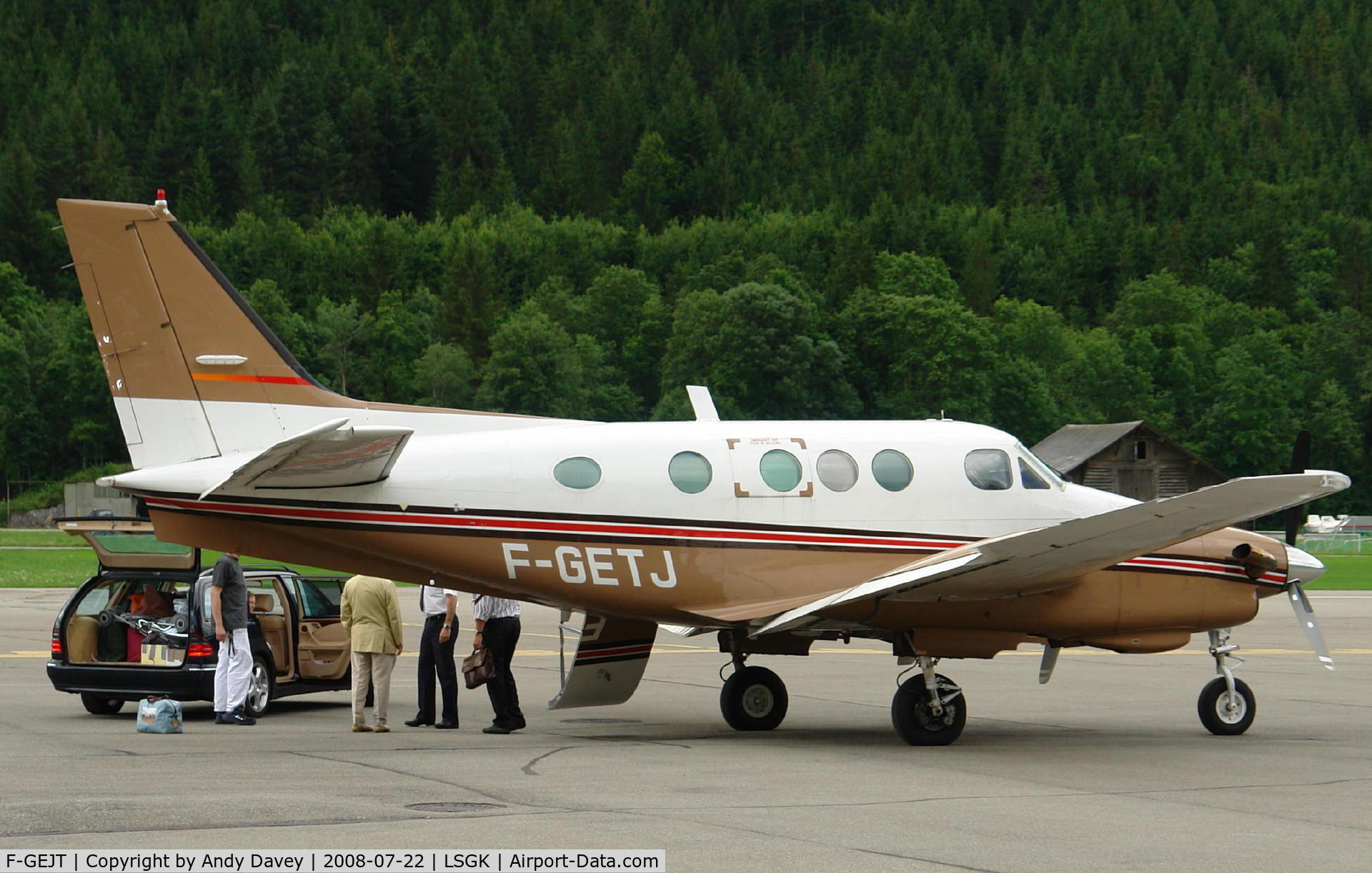 F-GEJT, Cessna 310D C/N 39089, Saanen airfield CH