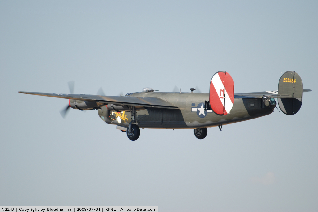 N224J, 1944 Consolidated B-24J-85-CF Liberator C/N 1347 (44-44052), Takeoff