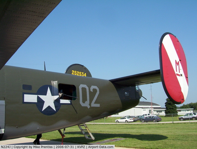 N224J, 1944 Consolidated B-24J-85-CF Liberator C/N 1347 (44-44052), Twin Tail
