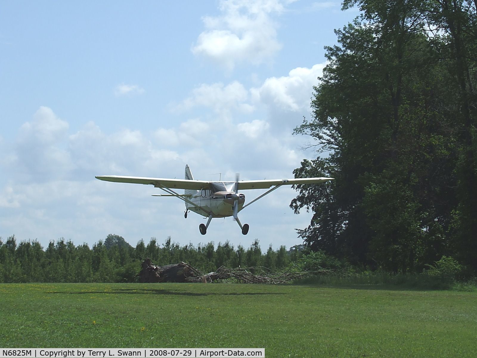 N6825M, 1948 Universal Stinson 108-3 C/N 108-4825, Stinson 108-3 landing at it's home field.