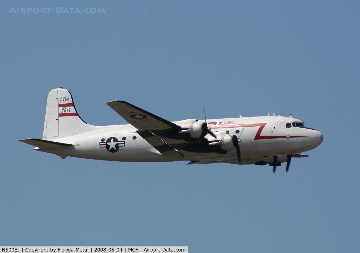 N500EJ, 1945 Douglas C-54E Skymaster (DC-4A) C/N DO316, Doing a fly by dropping little candy parachutes