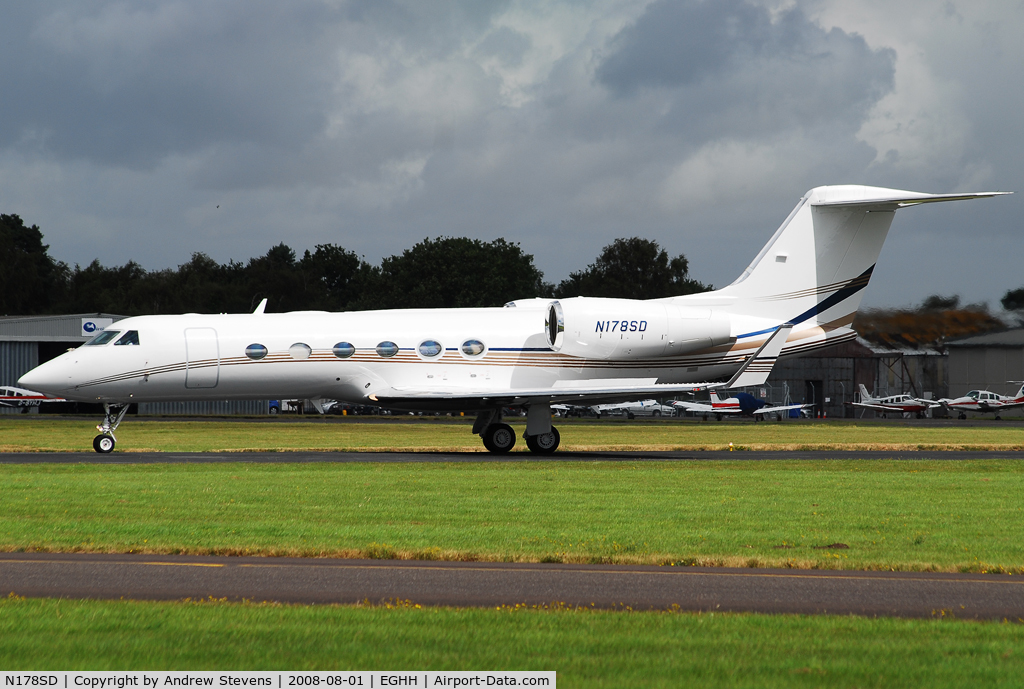 N178SD, 2008 Gulfstream Aerospace GIV-X (G450) C/N 4111, Arriving at Hurn.