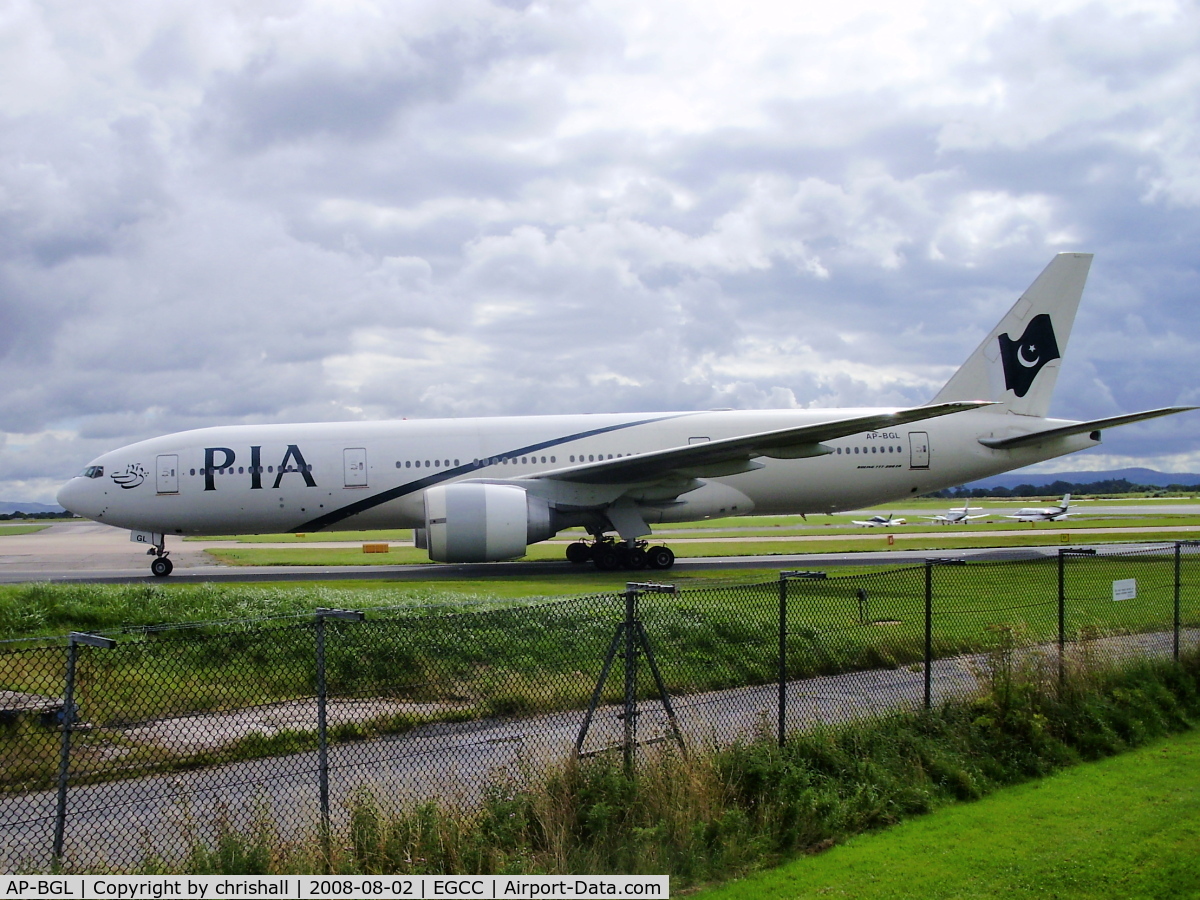 AP-BGL, 2004 Boeing 777-240/ER C/N 33777, PIA