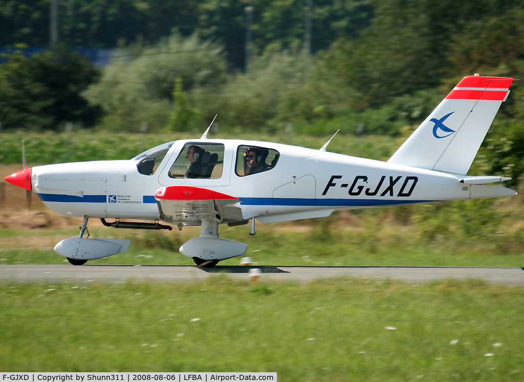 F-GJXD, Socata TB-10 Tobago C/N 1497, Landing rwy 11 and rolling to the terminal...