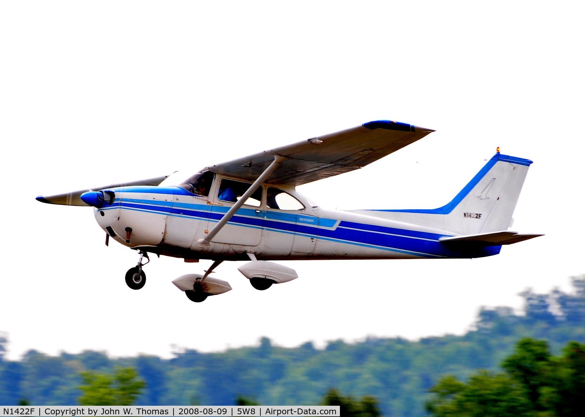 N1422F, 1966 Cessna 172H C/N 17254917, Departing runway 4