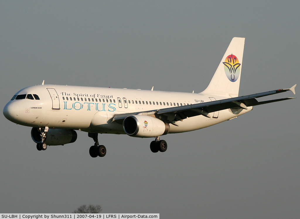 SU-LBH, 1997 Airbus A320-233 C/N 0739, On landing from Hurgada...