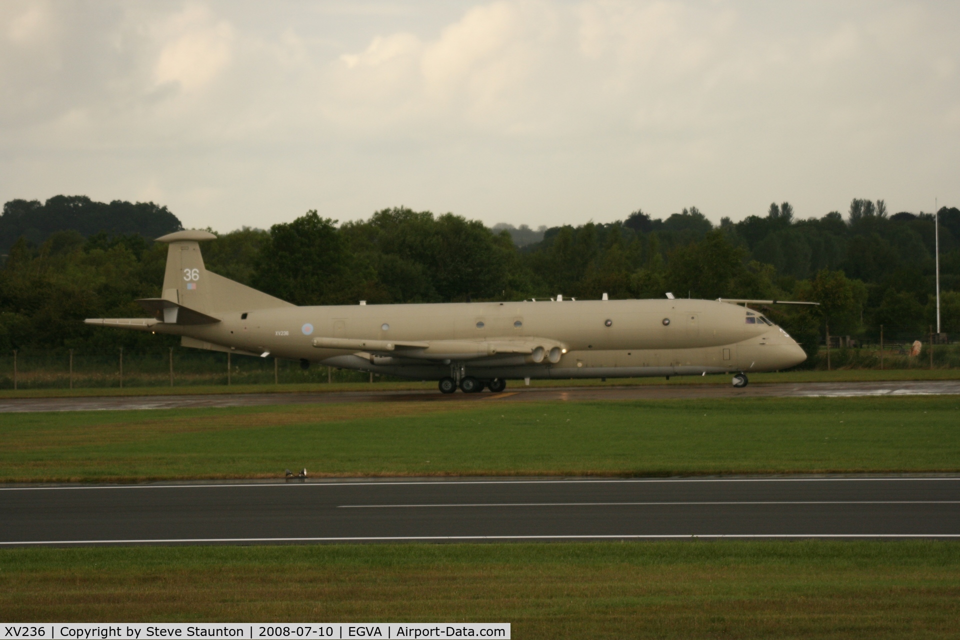 XV236, Hawker Siddeley Nimrod MR.2 C/N 8011, Taken at the Royal International Air Tattoo 2008 during arrivals and departures (show days cancelled due to bad weather)