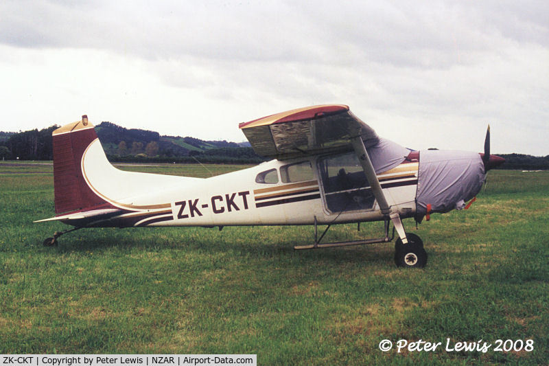ZK-CKT, Cessna 185D Skywagon C/N 185-0929, J W & E I Lyver, Mercer - 2001