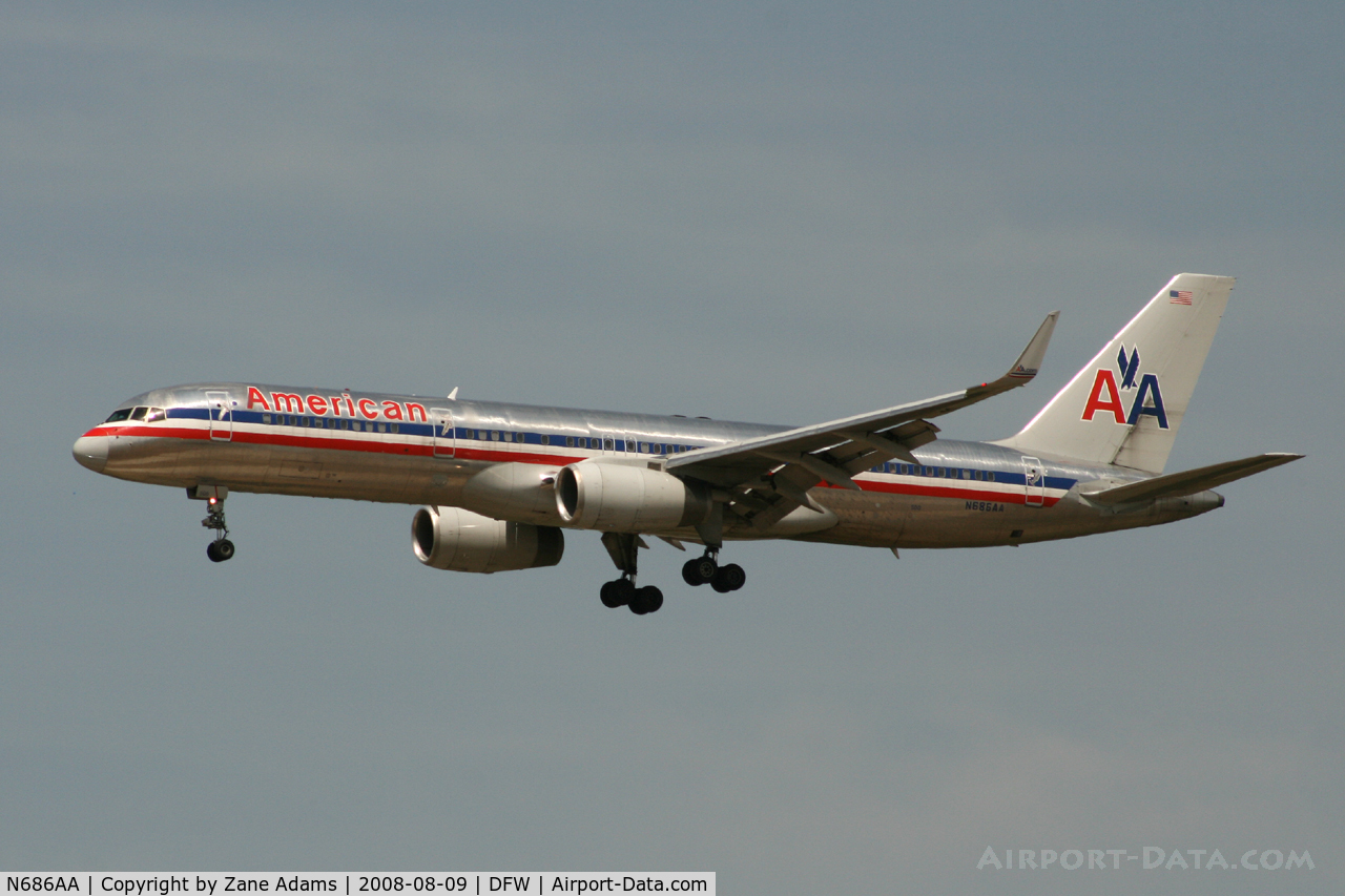 N686AA, 1992 Boeing 757-223 C/N 25343, American Airlines landing 18R at DFW