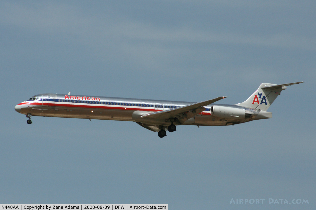 N448AA, 1987 McDonnell Douglas MD-82 (DC-9-82) C/N 49474, American Airlines landing 18R at DFW