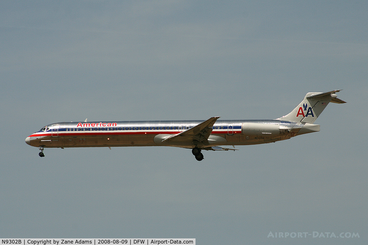 N9302B, 1987 McDonnell Douglas MD-83 (DC-9-83) C/N 49528, American Airlines landing 18R at DFW