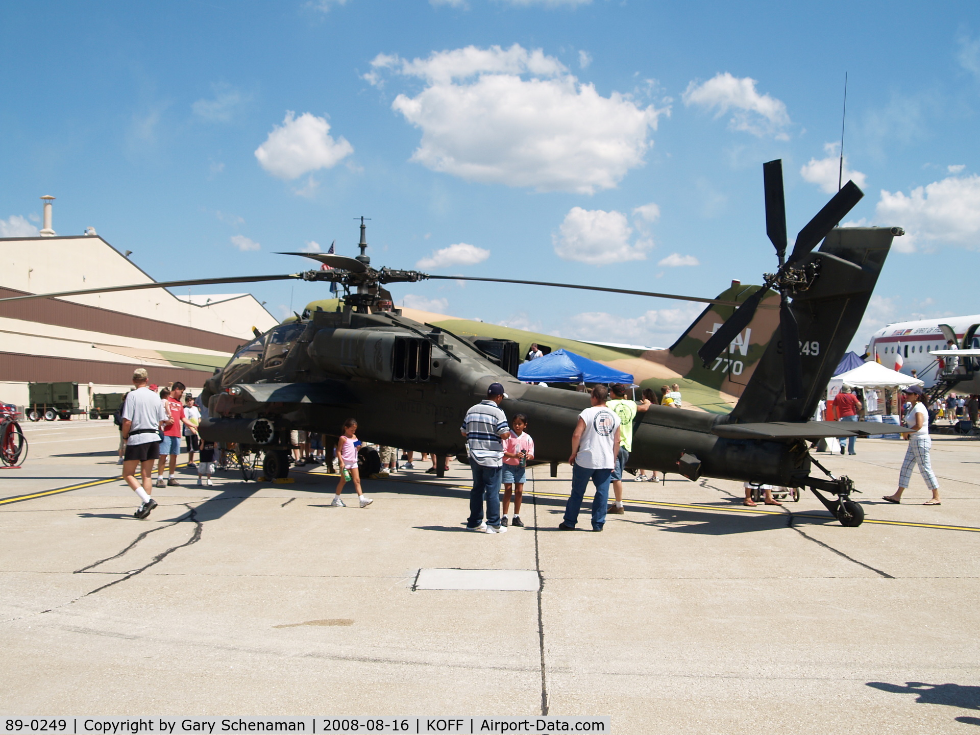 89-0249, McDonnell Douglas AH-64A Apache C/N PV661, HELICOPTER AT OFFUTT AFB TARMAC