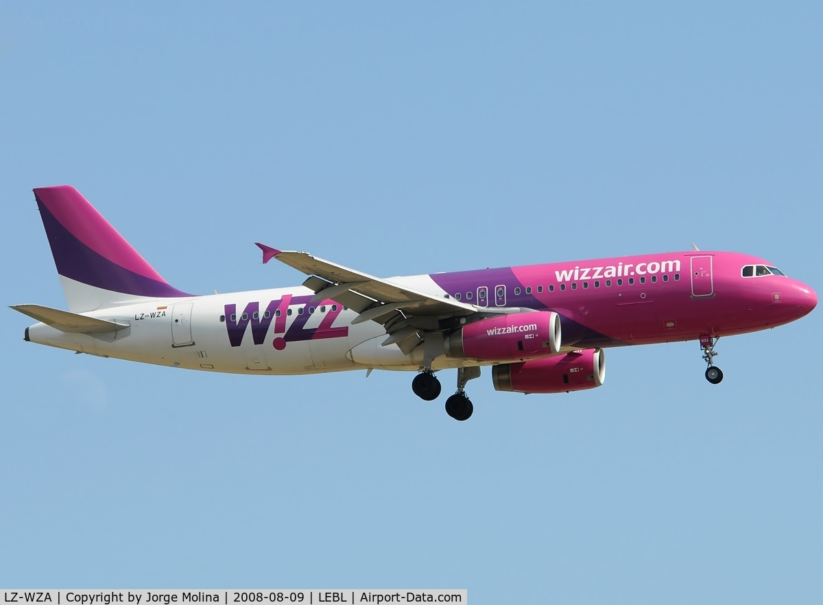 LZ-WZA, 2005 Airbus A320-232 C/N 2571, On final to RWY 25R.