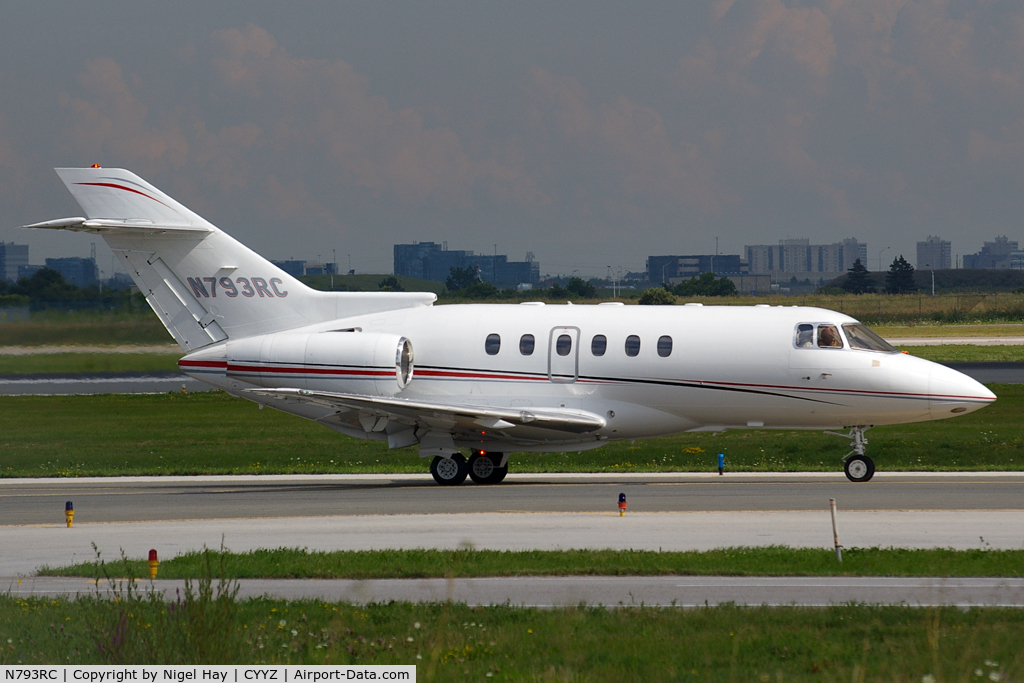 N793RC, 2001 Raytheon Hawker 800XP C/N 258560, Taxing for take off