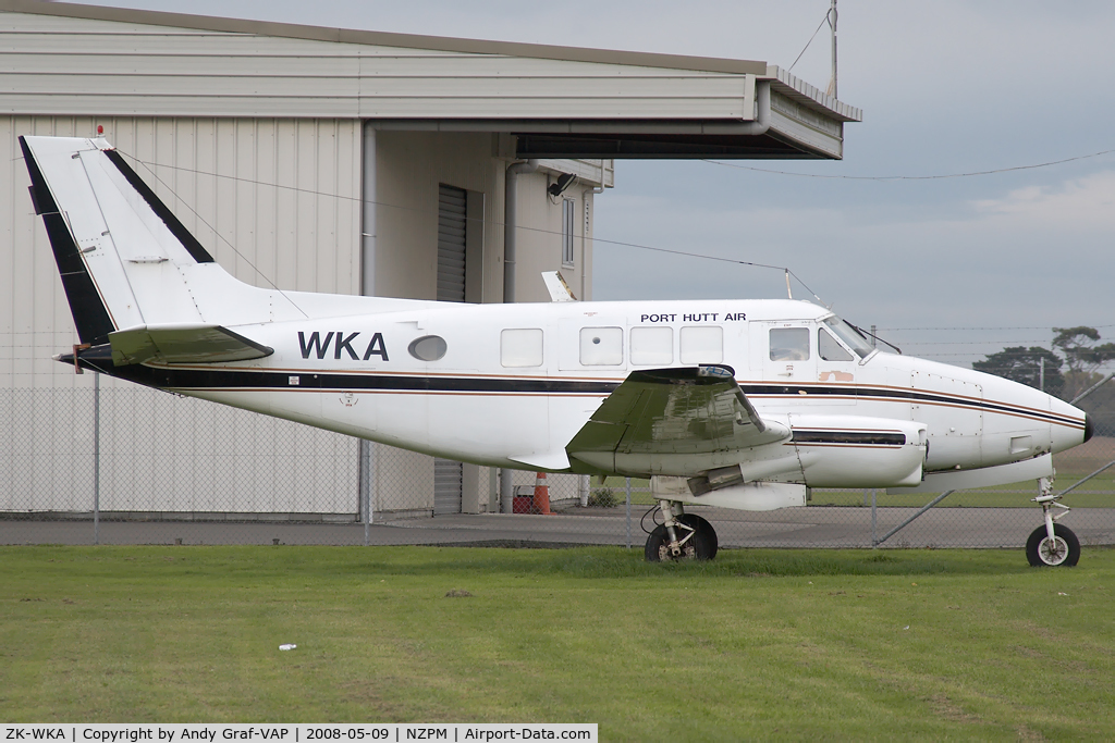 ZK-WKA, 1976 Beech 65-B80 Queen Air C/N LD-506, Port Hutt Air B65