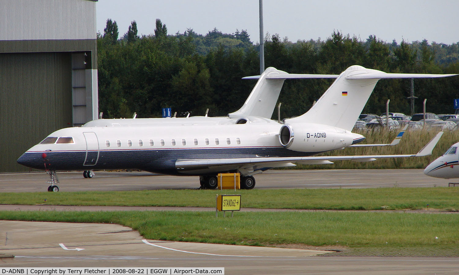 D-ADNB, 2000 Bombardier BD-700-1A10 Global Express C/N 9071, Global Express at Luton in Aug 2008