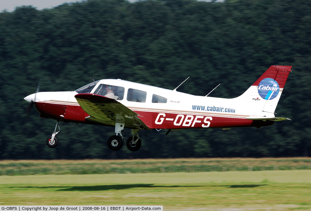 G-OBFS, 1998 Piper PA-28-161 Warrior III C/N 28-42039, Landing at Schaffen-Diest for the old timer fly in.