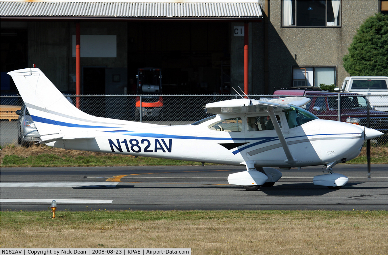 N182AV, 1975 Cessna 182P Skylane C/N 18264161, 34R