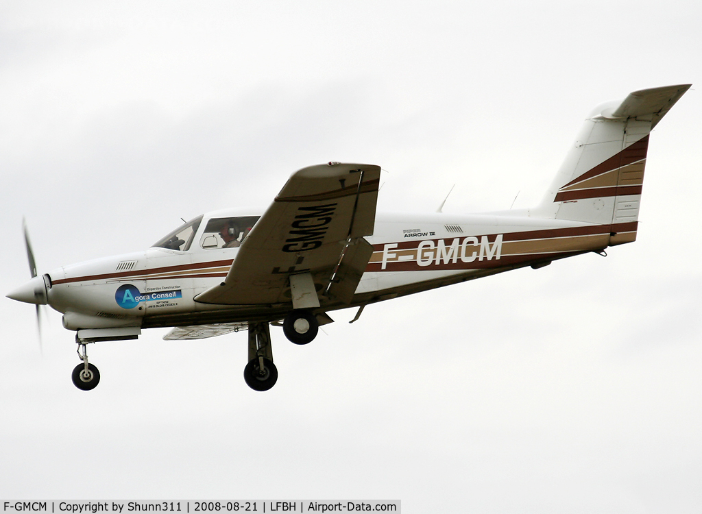 F-GMCM, Piper PA-28RT-201T Arrow IV C/N 28R-8531010, Landing rwy 28