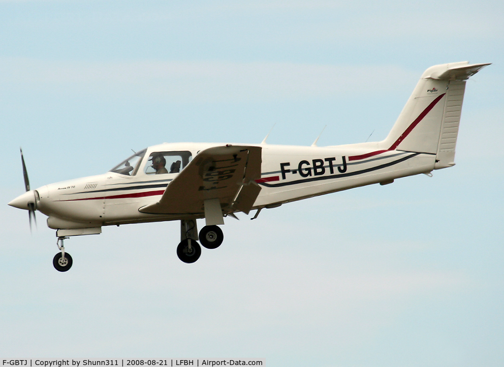 F-GBTJ, Piper PA-28RT-201T Arrow IV C/N 28R7931282, Landing rwy 28...