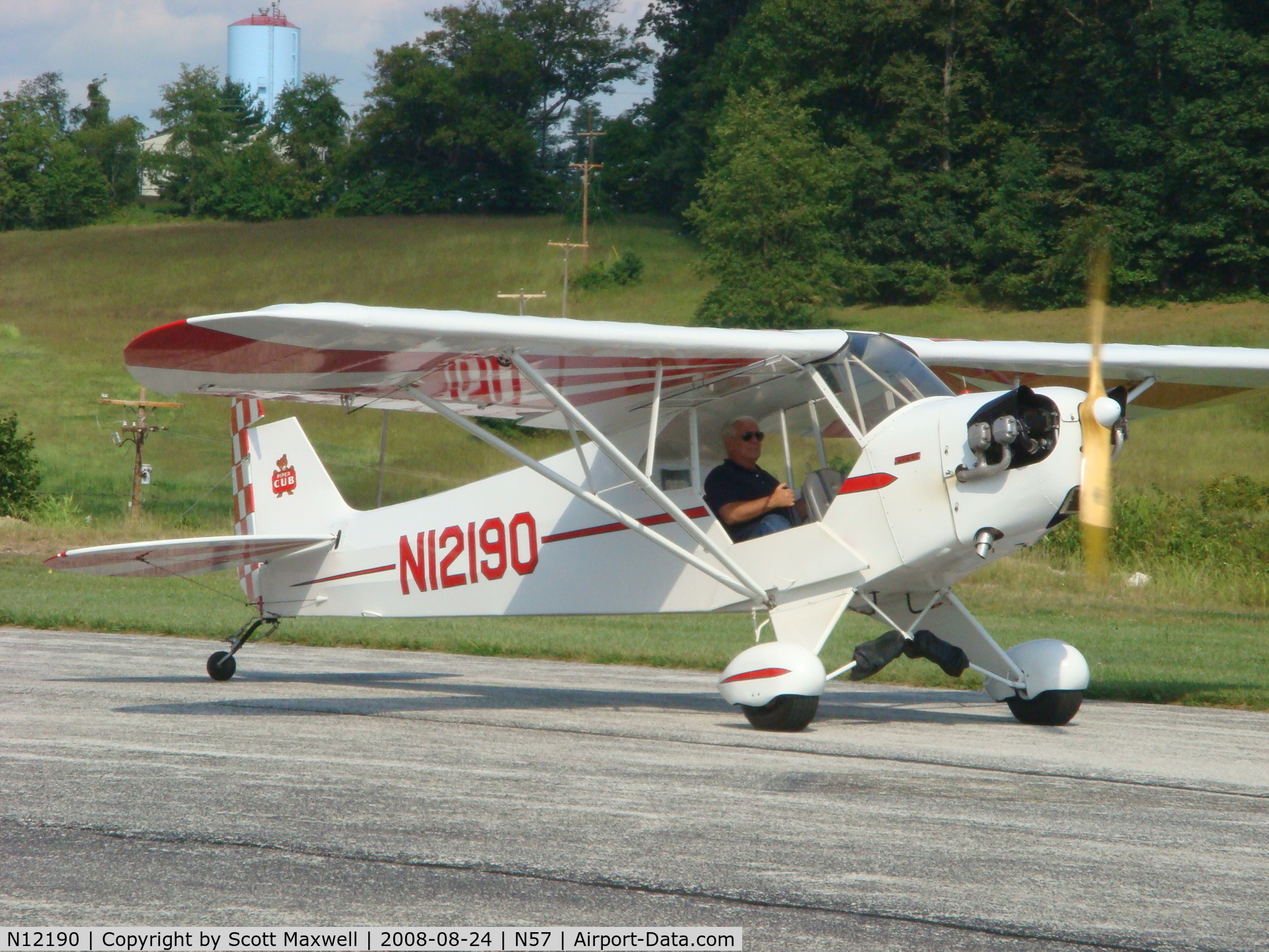 N12190, 1940 Piper J3F-65 C/N 5805, Preparing for takeoff at N57 New Garden, PA