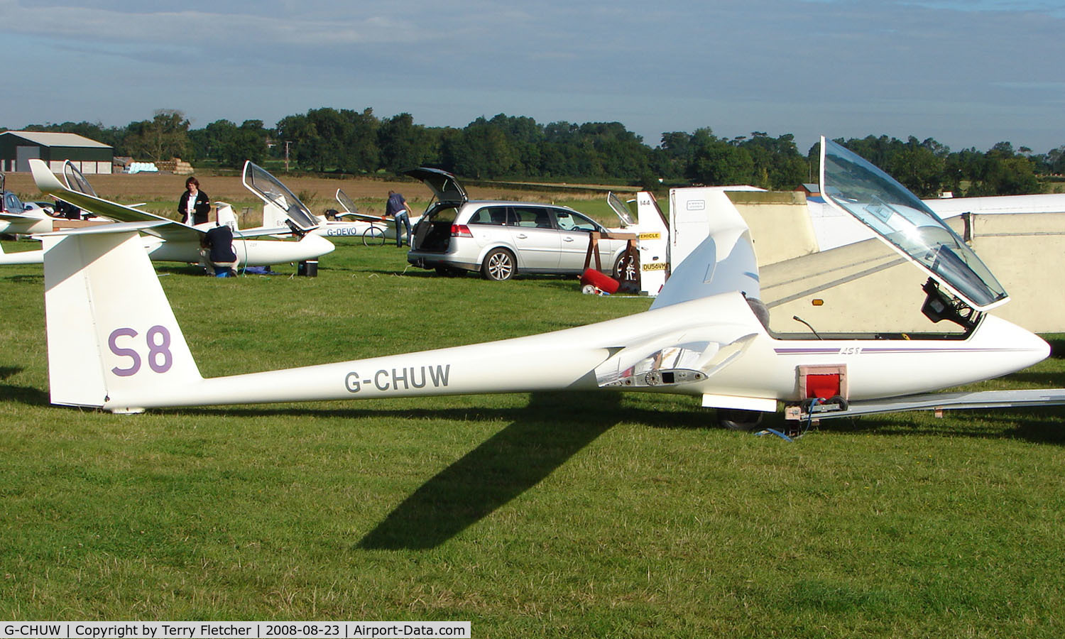 G-CHUW, 1996 Rolladen-Schneider LS-8-18 C/N 8058, Competitor in the Midland Regional Gliding Championship at Husband's Bosworth