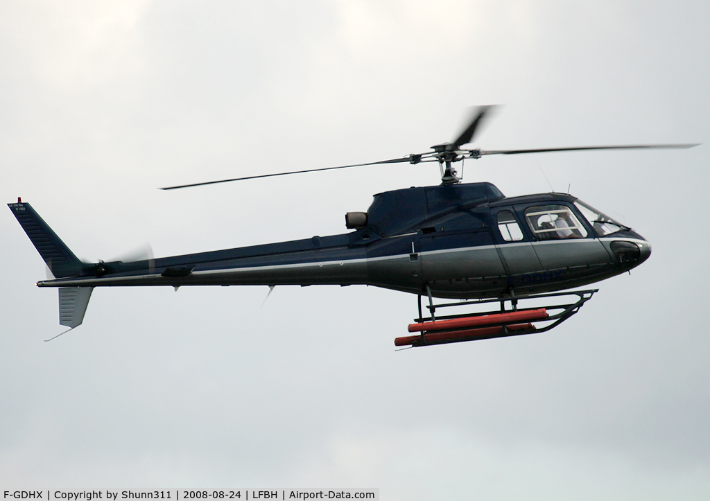 F-GDHX, Eurocopter AS-350B Ecureuil C/N 1662, Arriving rwy 10 for a small stop...
