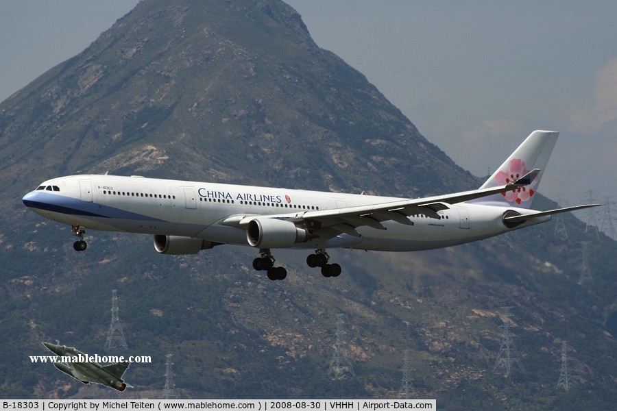 B-18303, 2004 Airbus A330-302 C/N 641, China Airlines approaching runway 25R