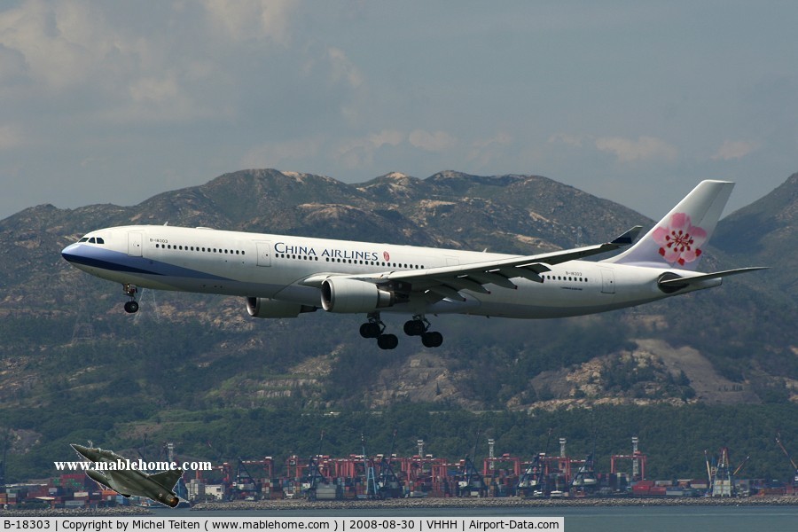 B-18303, 2004 Airbus A330-302 C/N 641, China Airlines approaching runway 25R
