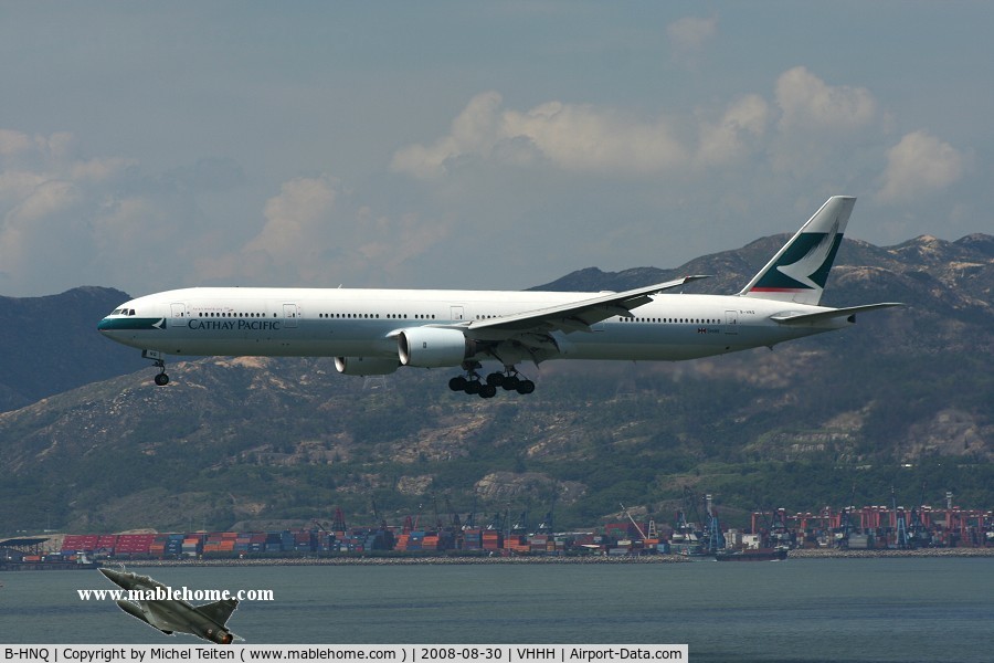 B-HNQ, 2006 Boeing 777-367 C/N 34244 / 567, Cathay Pacific arriving on runway 25R