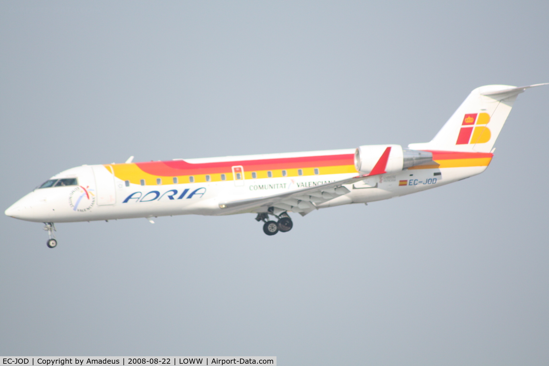 EC-JOD, 2006 Bombardier CRJ-200ER (CL-600-2B19) C/N 8061, Canadair RJ200 landing RWY16