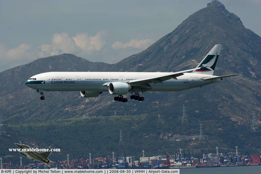 B-KPE, 2007 Boeing 777-367/ER C/N 36156, Cathay Pacific approaching runway 25R