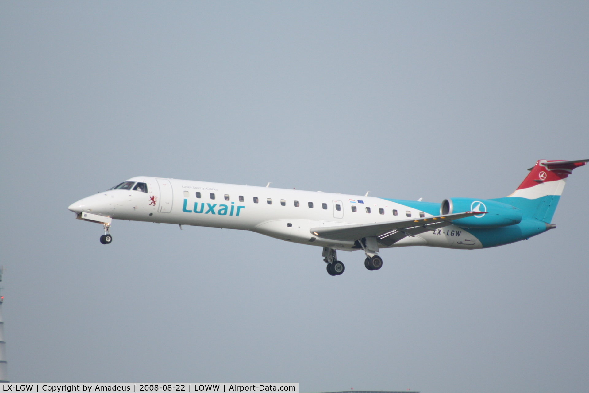 LX-LGW, 1999 Embraer EMB-145LU (ERJ-145LU) C/N 145135, Embraer EMB-145 landing RWY16