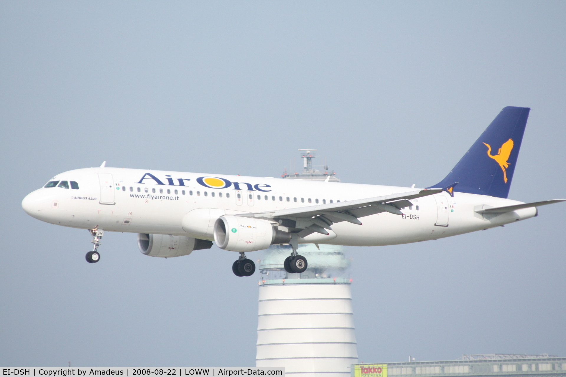 EI-DSH, 2007 Airbus A320-216 C/N 3178, Airbus A320 landing RWY16