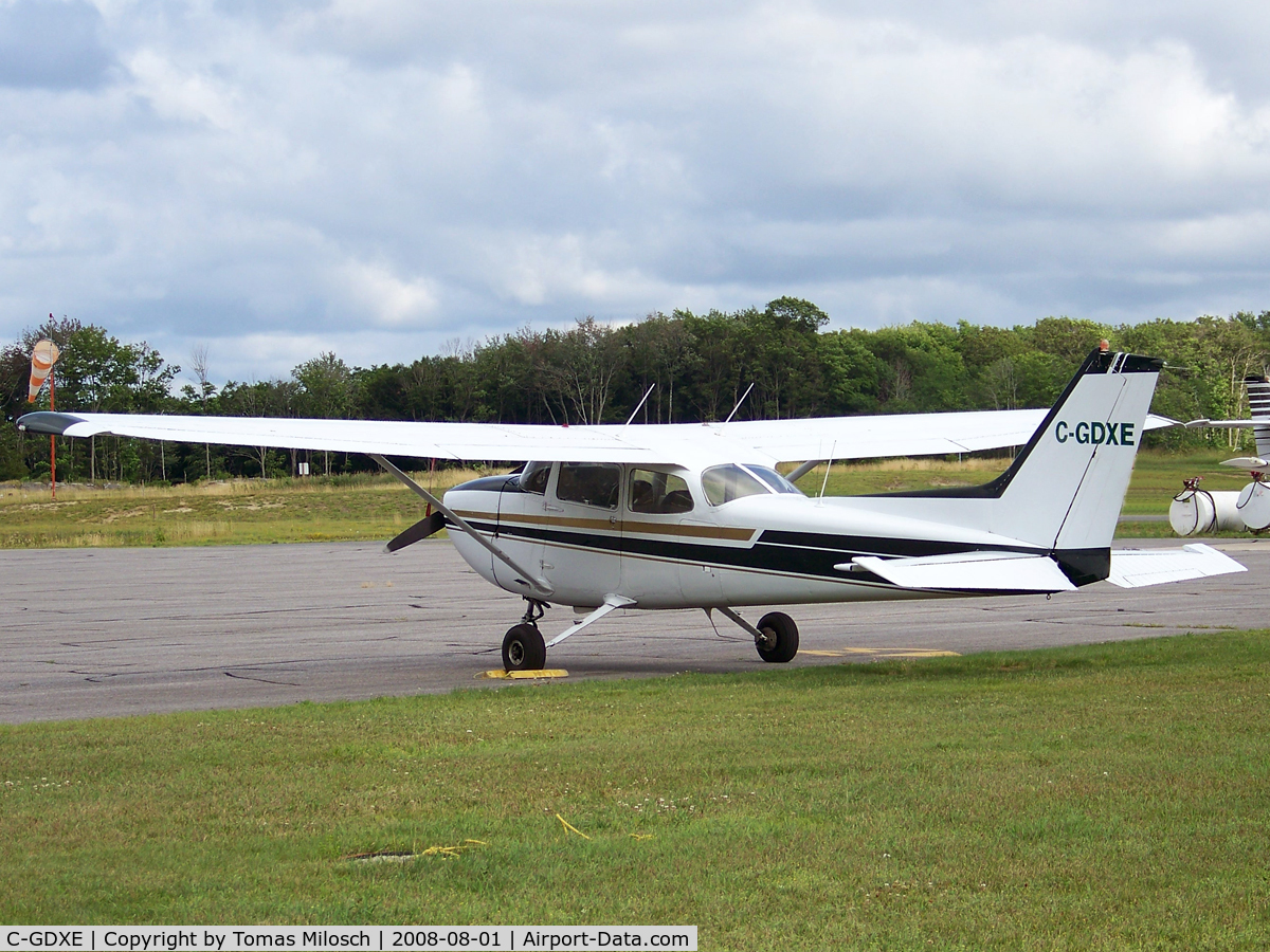 C-GDXE, 1976 Cessna 172M C/N 17266861, Parry Sound Area Municipal Airport (YPD)